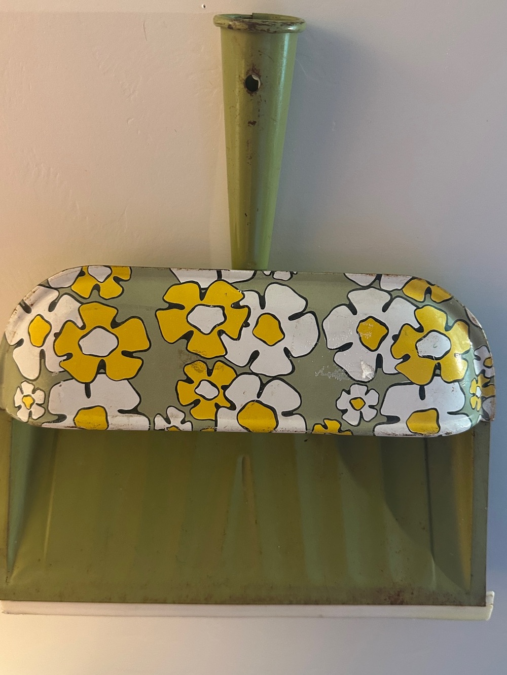 Vintage-Inspired Olive Green Floral Dustpan - Unbranded